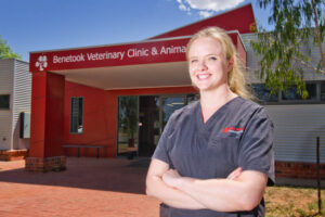 Australia Day: From dreary UK to the harsh Mallee land for vet