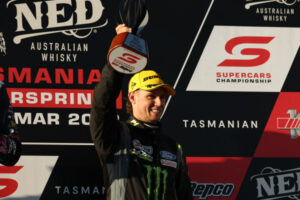 Cam Waters has mixed Supercars meet in Tasmania