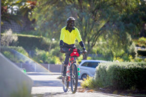 Think twice about the Voice, says Uluru cyclist