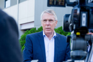 Victorian regions face tough lockdown, says Peter Walsh