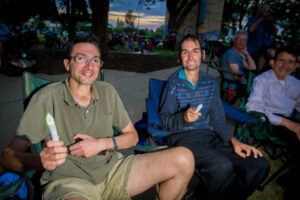 Red Cliffs carols worth the wait for big crowd