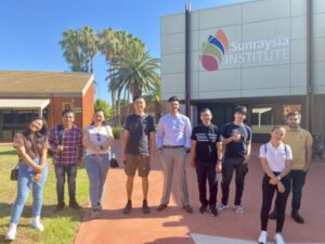 New overseas students arrive