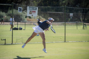 Favourites prevail in grass finals