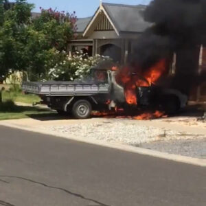 VIDEO: Fire engulfs ute in Mildura driveway