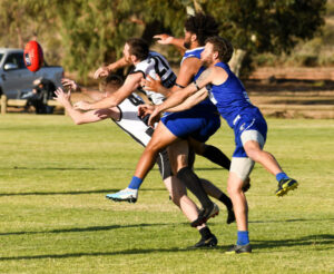 Akermanis leads Magpies to victory
