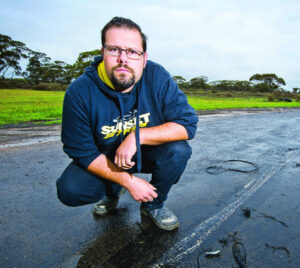 Hoons ‘need track’