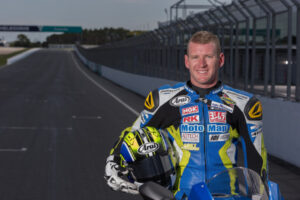 Superbikes: Josh Waters re-signs