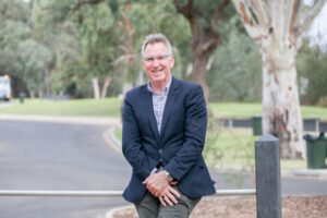 Federal election: Kevin Mack makes independent pitch in Farrer