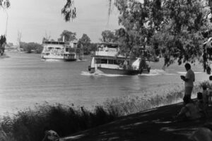 Archive: Paddleboat race 1990 (2)