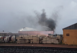 VIDEO: Fire at Mildura industrial building, residents evacuated
