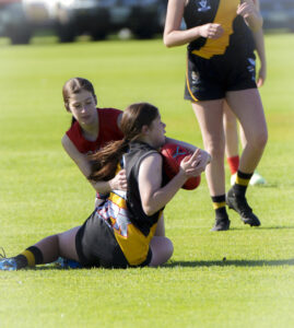 Rival leagues for girls’ footy