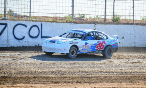 Racing for dirt track crown