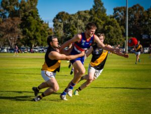 Roos ‘click’ in late run to victory