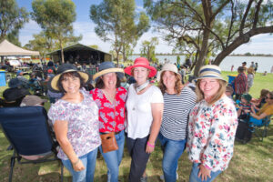 Fans flock to the lake