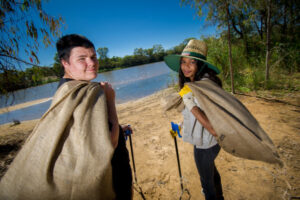 Students hit Apex Park for Clean Up Australia Day