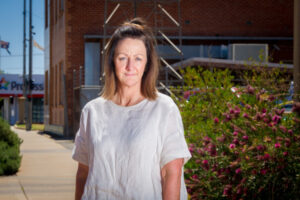 Mildura public housing tenants sleep by river to escape heat