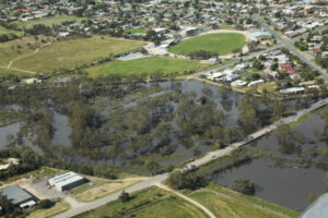 Mallee town’s residents told to flee floods