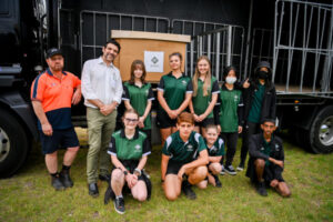 Students help feed refugees