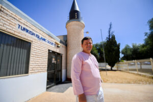 Mosque opens doors to public
