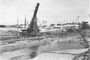 Peeps in the Past: Mildura Weir comes up for maintenance