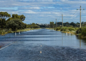 Police warning to Murray River flood sightseers