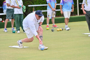 Bowls knockout finals begin