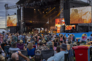 Time to raise your hands, music fans