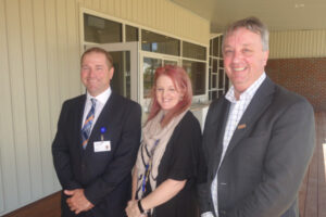 Minister tours Mildura mental health facility