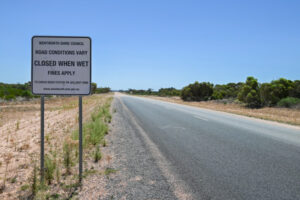 Sealed-road extension on link to Mungo