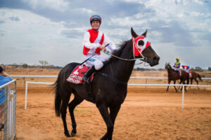 Punters keep their cool at Pooncarie Cup