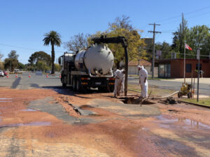 Flooding in Red Cliffs leaves very large sinkhole
