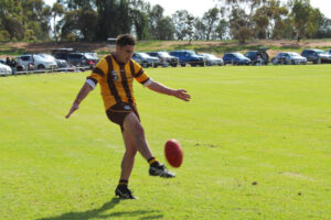 Top teams turn eyes to finals