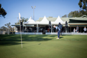 Golfers get behind beloved figure