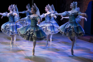 Melbourne Symphony Orchestra, ballet on their way to Mildura