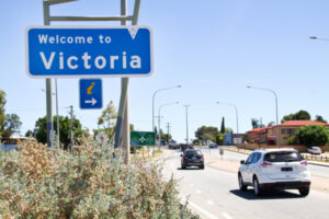 Border dispute: NSW MP wants car stealing warning at Victorian border