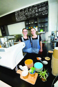 Roses not wilting under cafe pressure