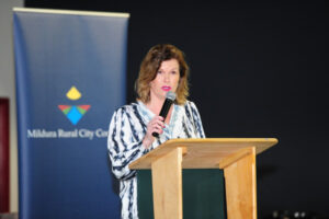 Pooling votes: Mildura Councillor Min Poole puts hand up to be mayor