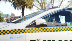 Mildura taxi targeted by youth with rocks