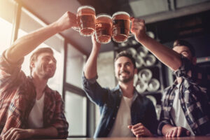 Men underestimating heavy drinking risks, research finds