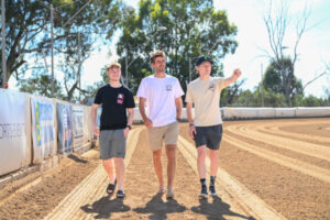 Three lions chase Mildura solo glory