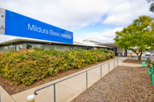 Patients rally to reinstate Mildura Base Hospital obstetricians