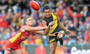 Derek Eggmolesse-Smith re-signs with Richmond