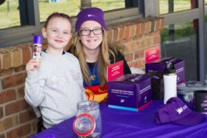 Purple team fighting on