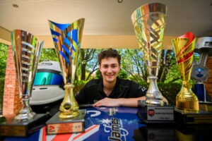 Teen champ cuts sick
