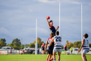 Dees cruise into third position