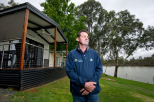 NSW towns and businesses feel pinch of closed border