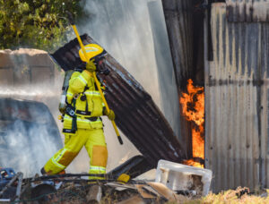Mystery Red Cliffs fire destroys shed, cars