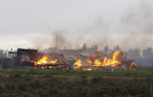 Fire destroys building near Red Cliffs