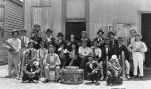 Peeps in the Past: Gallipoli stars presented to soldiers