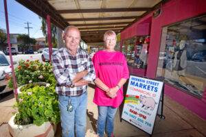 Growing crowd stalls market